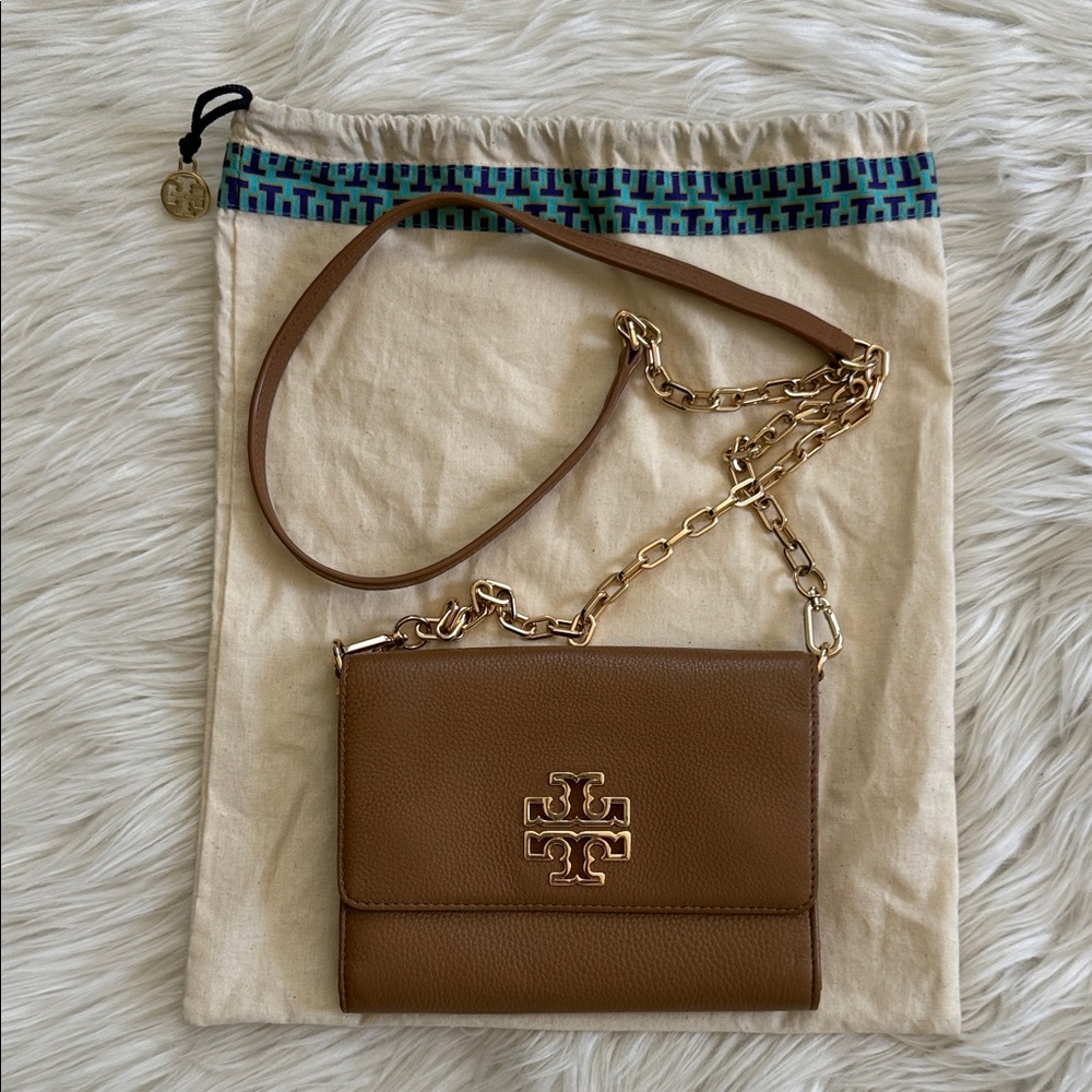 Tory Burch Britten Chain Wallet in Bark Color
